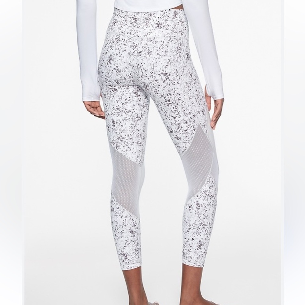 Athleta Sandstone Salutation 7/8 Tight